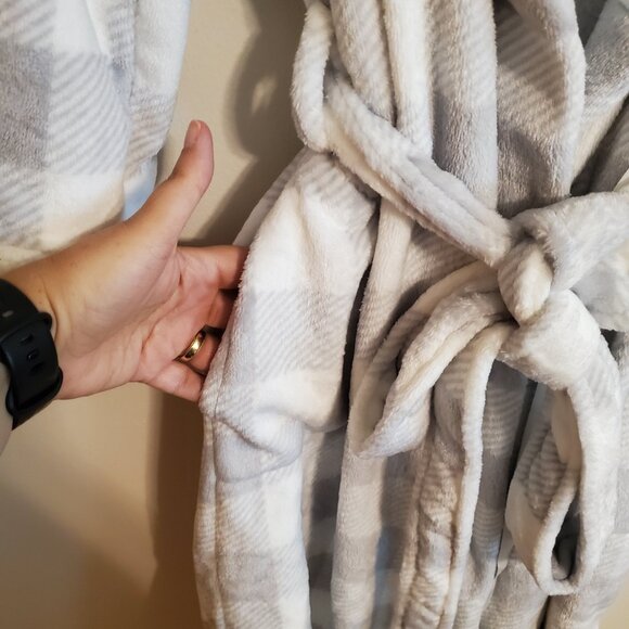 NWOT Norie Jasmine Rose thick plush plaid robe/duster Grey and White Medium - Picture 8 of 11